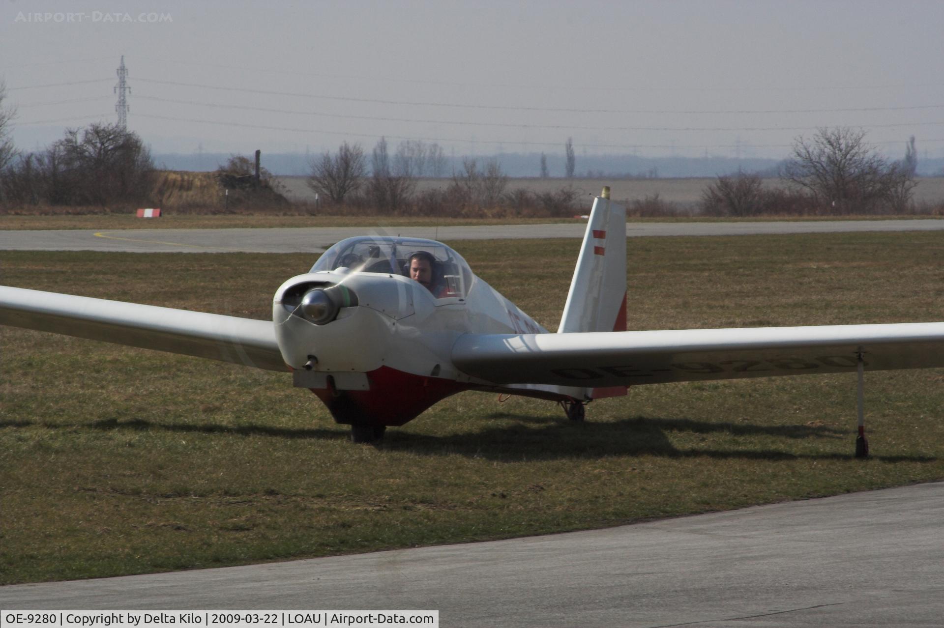OE-9280, Scheibe SF-25C Falke C/N 44401, Stockerau LOAU-Segler