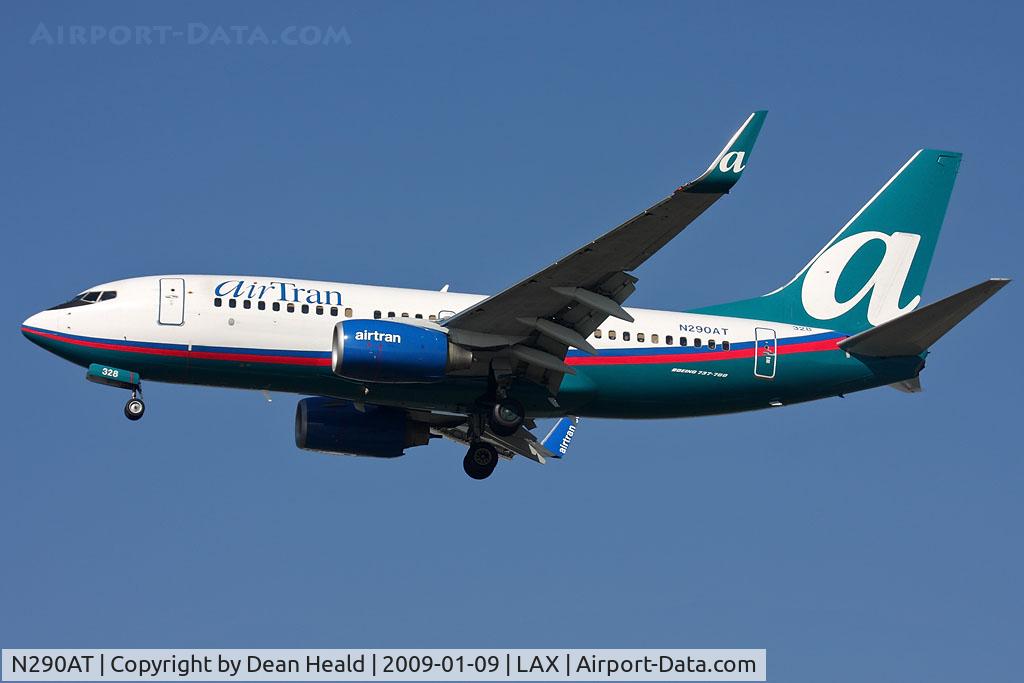 N290AT, 2006 Boeing 737-7BD C/N 33925, airTran Airways N290AT (FLT TRS54) from Hartsfield-Jackson Atlanta Int'l (KATL) on short final to RWY 25L.