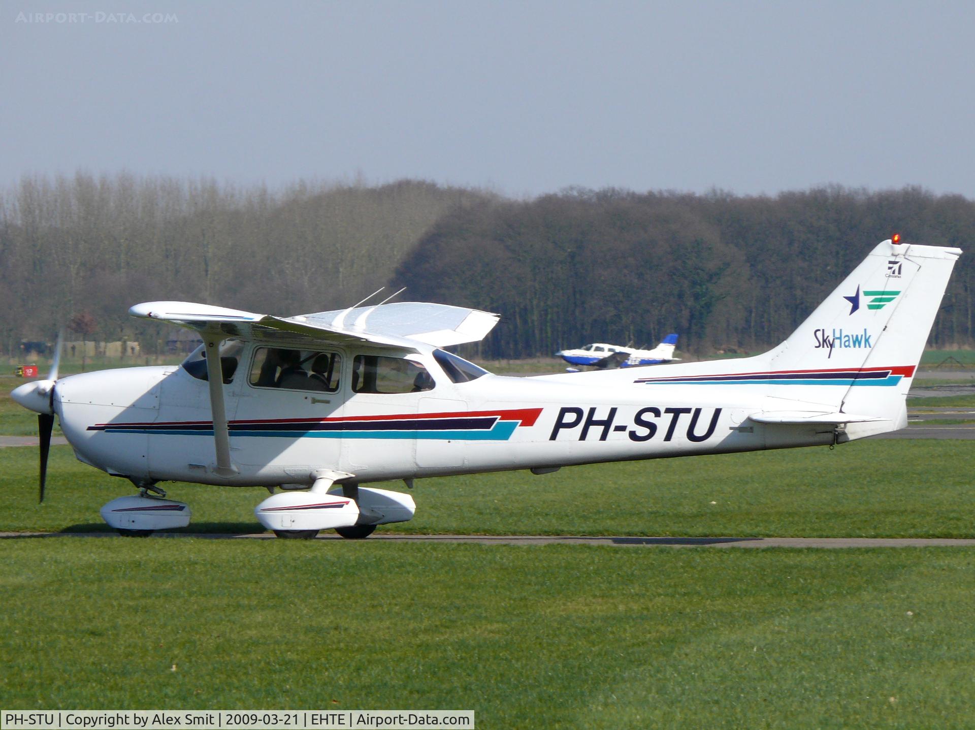 PH-STU, 2001 Cessna 172R C/N 17281009, Cessna C172R Skyhawk II PH-STU Stella Aviation