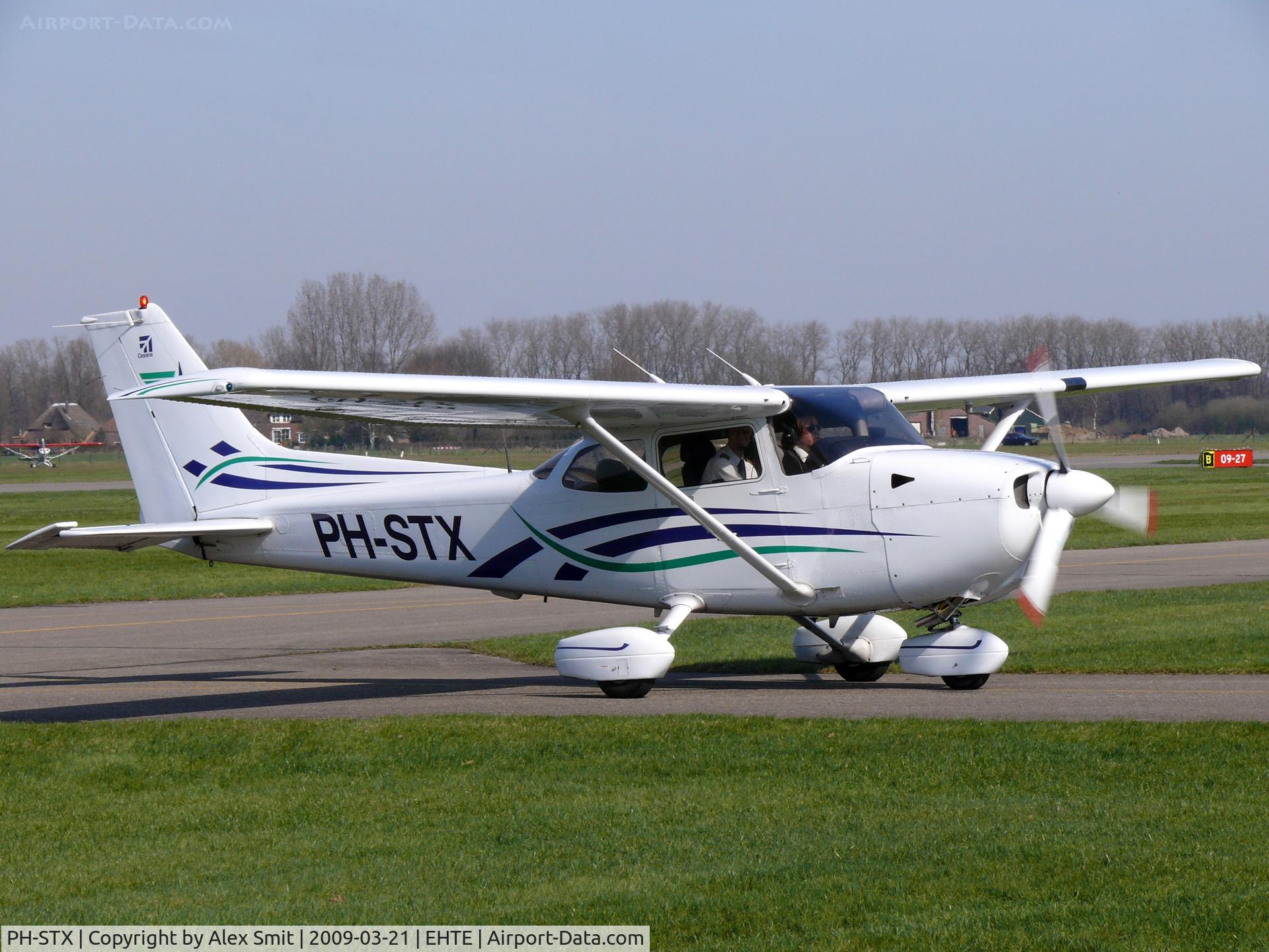 PH-STX, 2003 Cessna 172S C/N 172S9292, Cessna CF172S Skyhawk PH-STX Stella Aviation