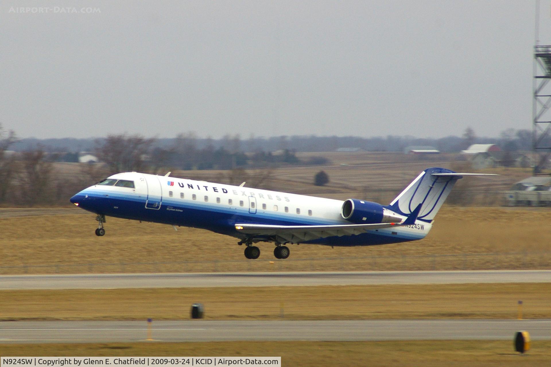 N924SW, 2002 Bombardier CRJ-200LR (CL-600-2B19) C/N 7681, Departing Runway 9.
