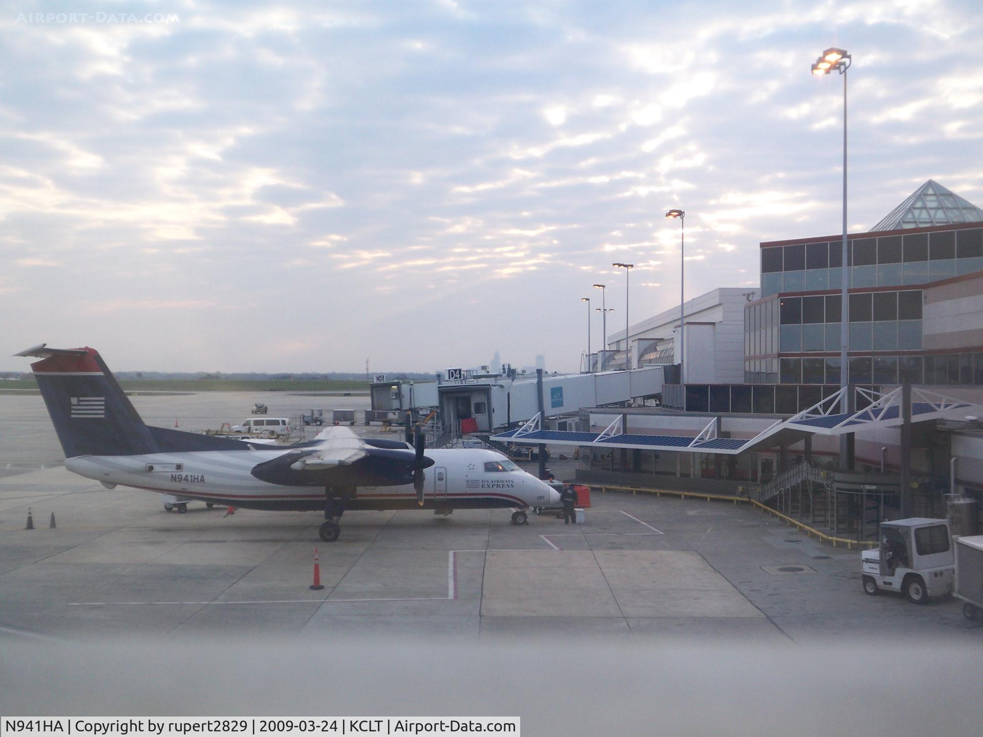 N941HA, 1989 Boeing DHC-8-102 C/N 161, Terminal E