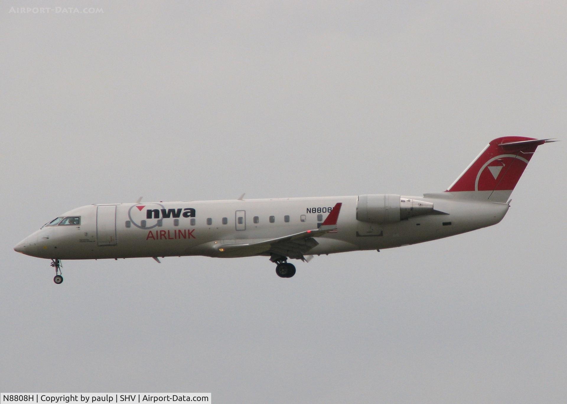 N8808H, 2003 Bombardier CRJ-200 (CL-600-2B19) C/N 7808, Landing on 14 at Shreveport Regional.