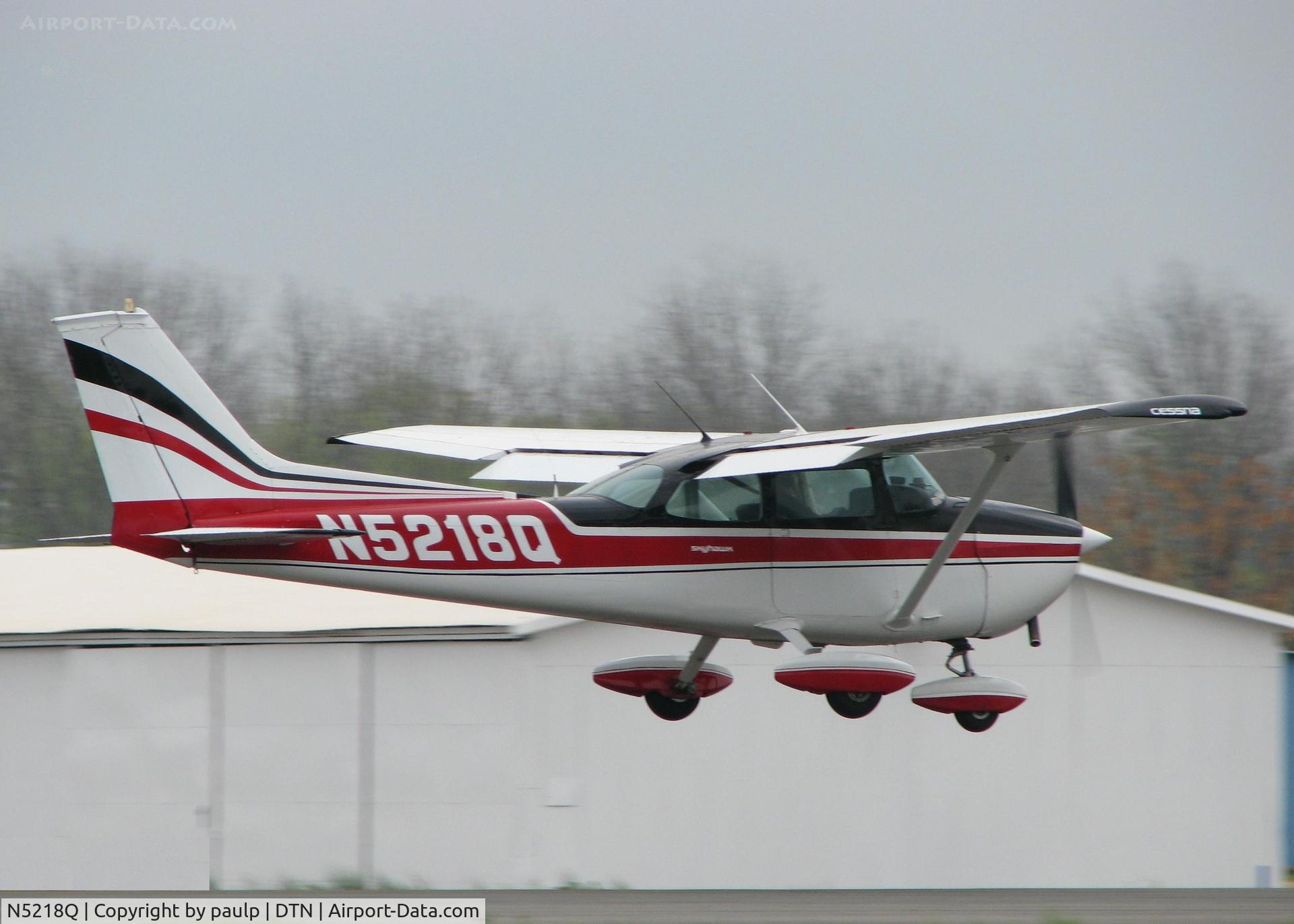 N5218Q, 1973 Cessna 172M C/N 17261773, About to touch down on runway 14 at Downtown Shreveport.
