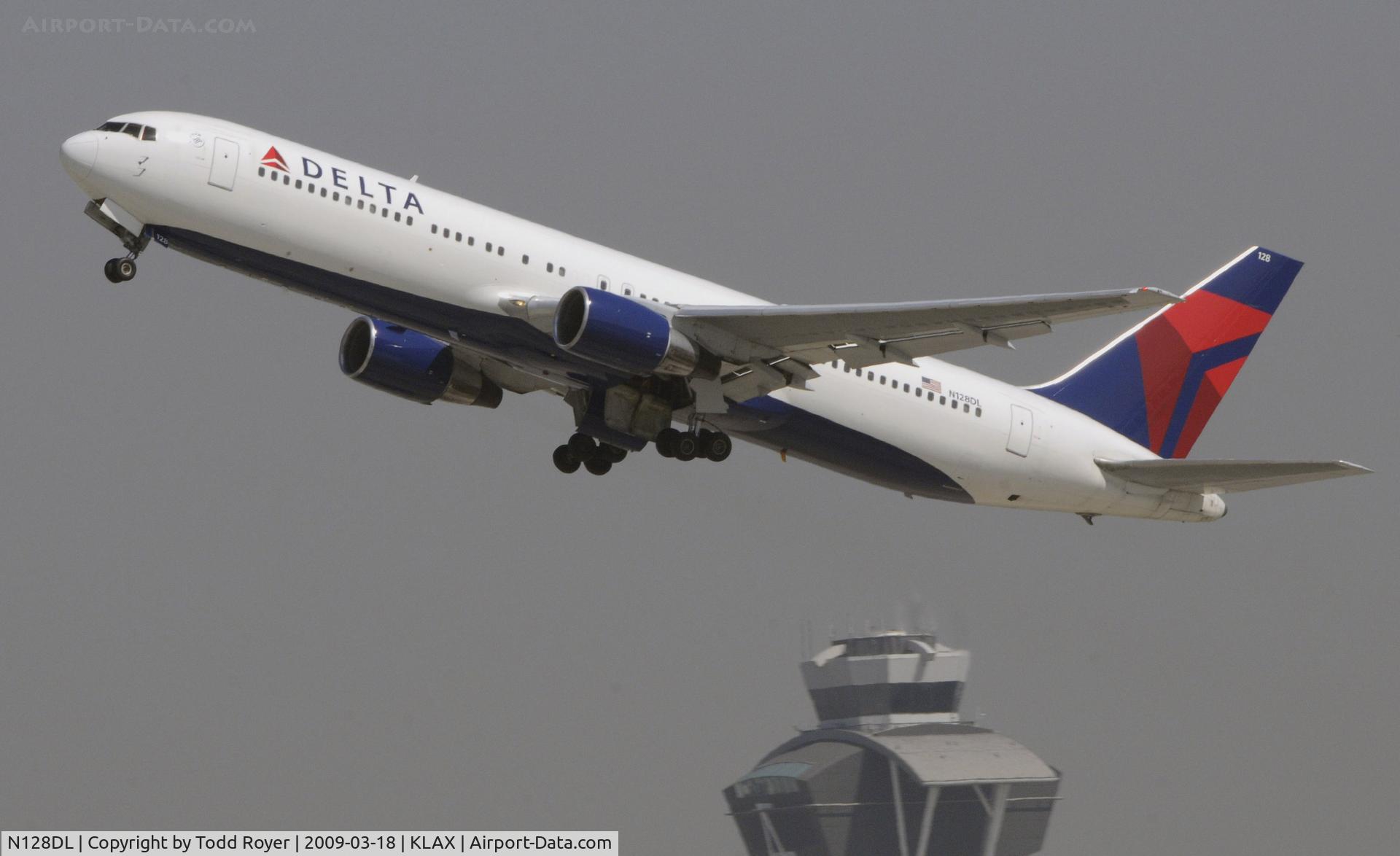 N128DL, 1988 Boeing 767-332 C/N 24078, Departing LAX on 25R