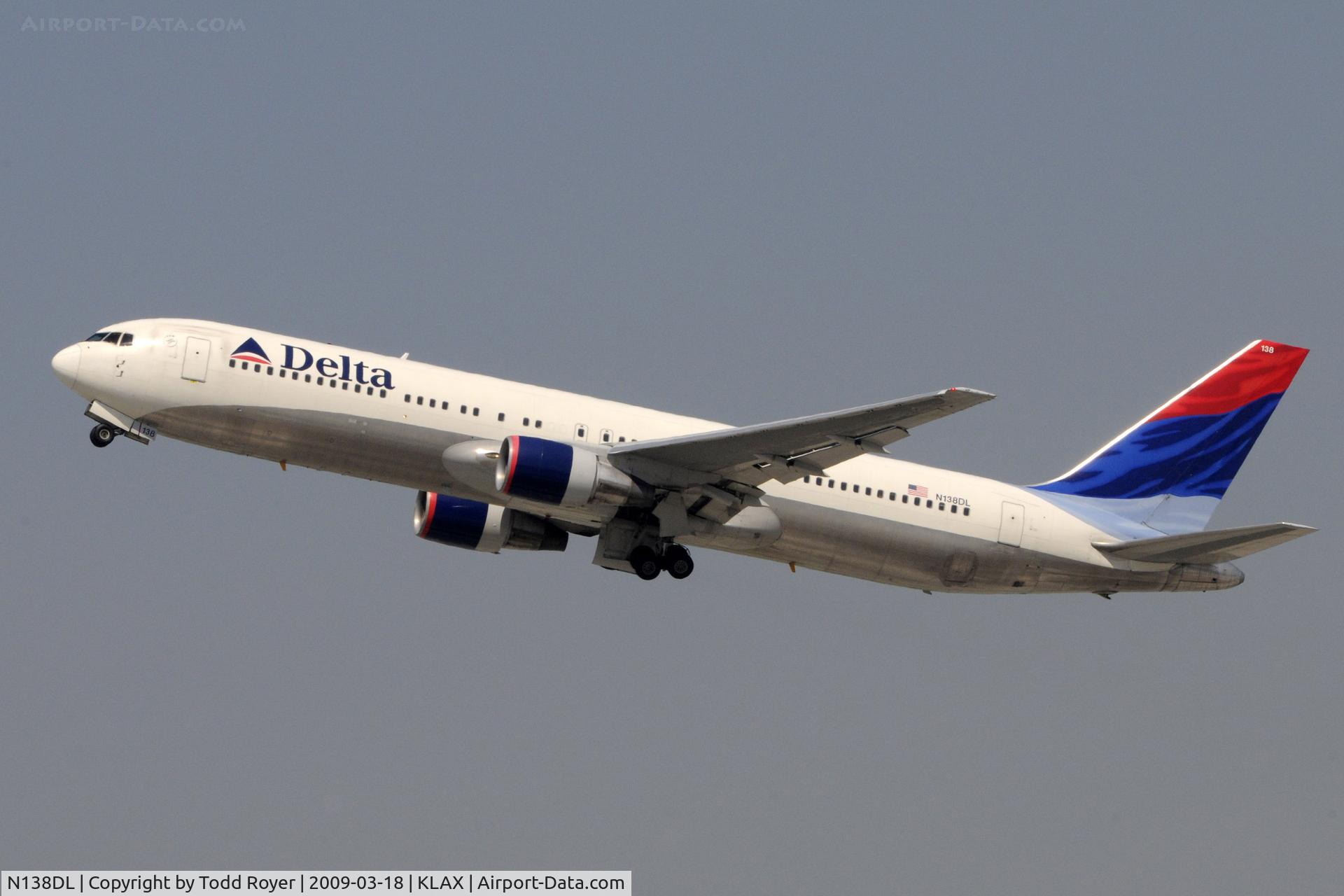 N138DL, 1991 Boeing 767-332 C/N 25409, Departing LAX on 25L