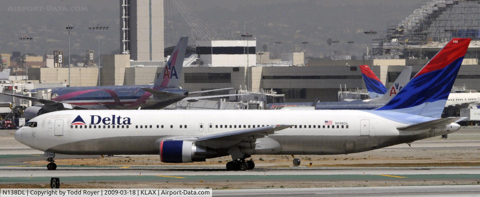 N138DL, 1991 Boeing 767-332 C/N 25409, Taxi to gate