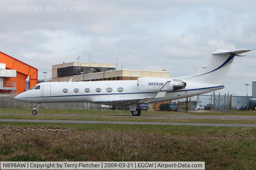 N898AW, 1996 Gulfstream Aerospace G-IV C/N 1283, Gulfstream 1159C arrives at Luton for a fuel stop en route to Teterboro
