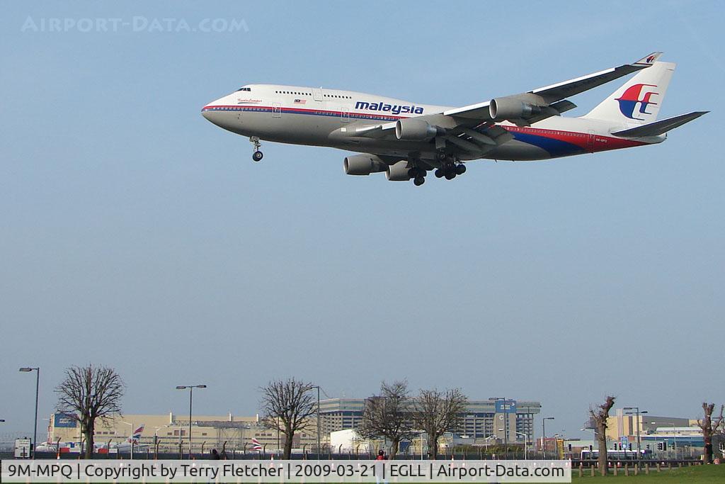 9M-MPQ, 2002 Boeing 747-4H6 C/N 29901, Malaysian B747 on short finals at Heathrow