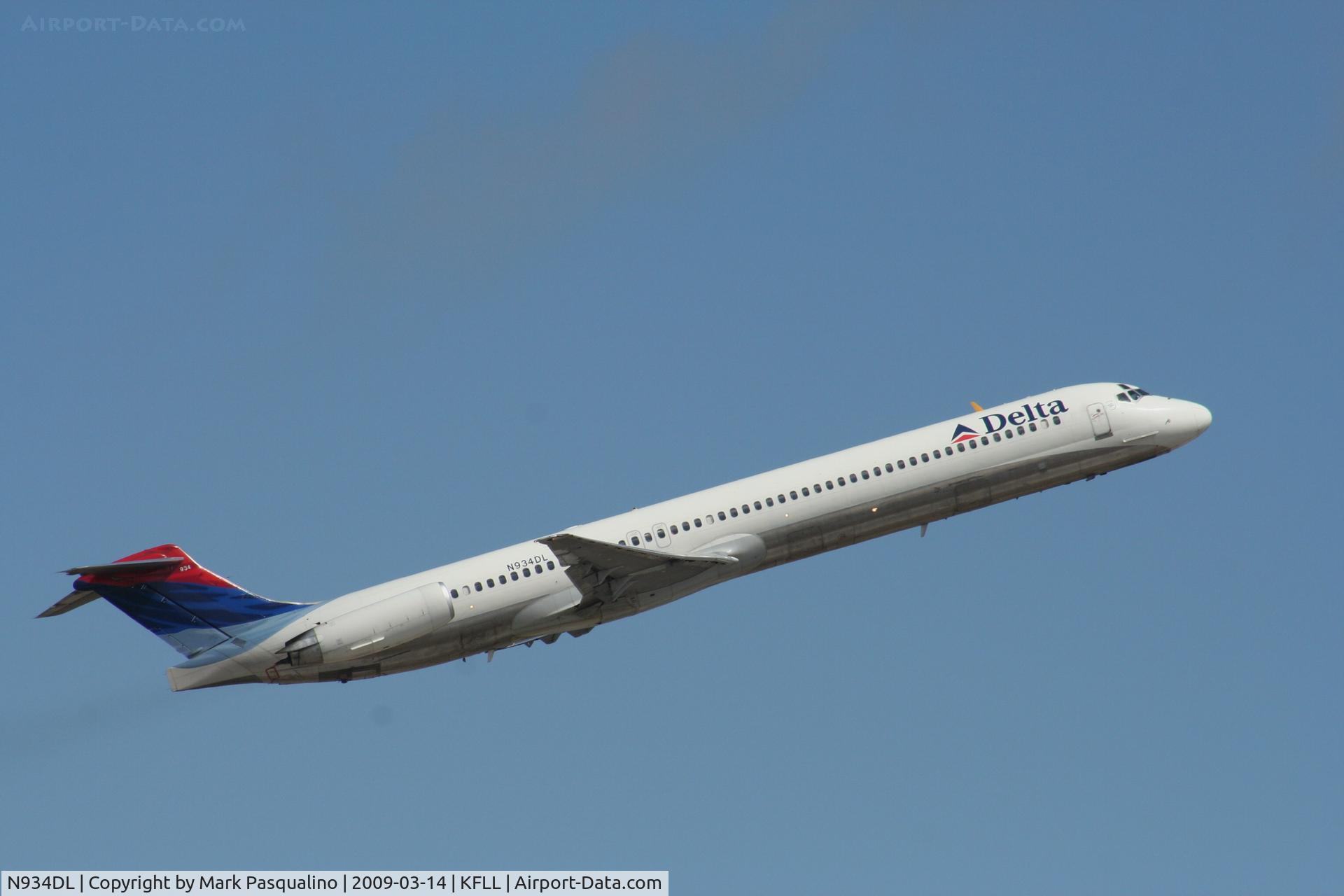 N934DL, 1989 McDonnell Douglas MD-88 C/N 49721, MD-88