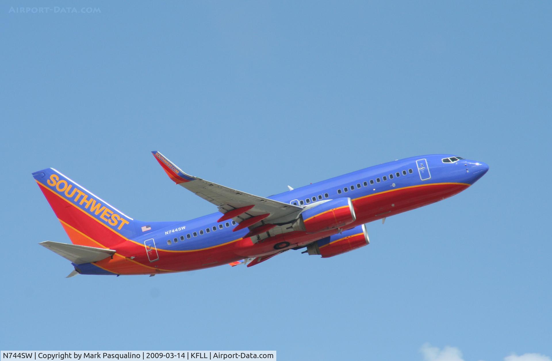 N744SW, 1999 Boeing 737-7H4 C/N 29490, Boeing 737-700