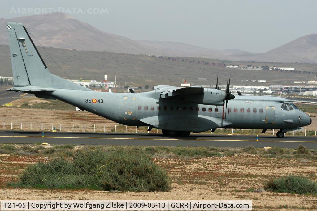 T21-05, 2003 CASA C-295M C/N EA03-05-006, visitor