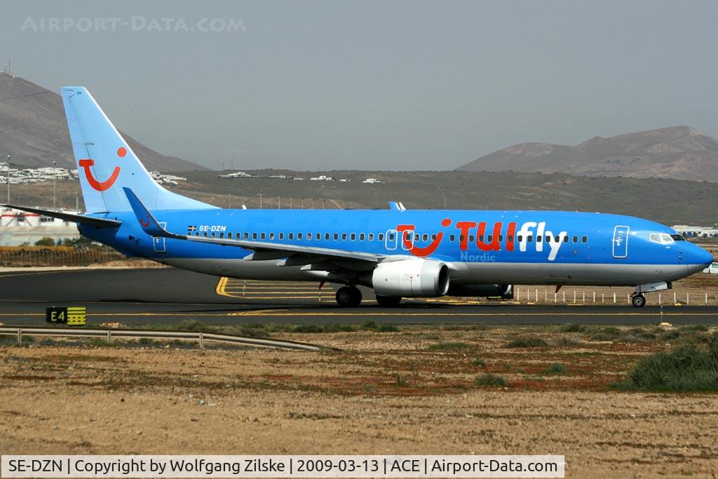 SE-DZN, 2002 Boeing 737-804 C/N 32903, visitor