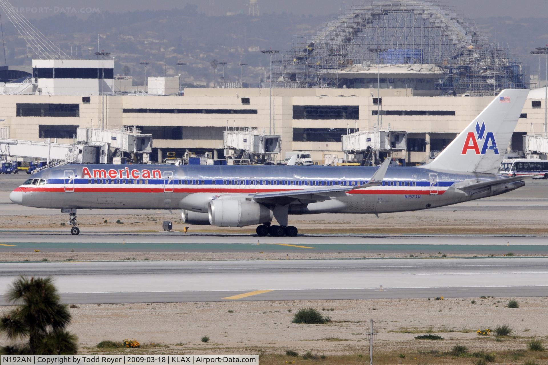 N192AN, 2001 Boeing 757-223 C/N 32386, Taxi to gate
