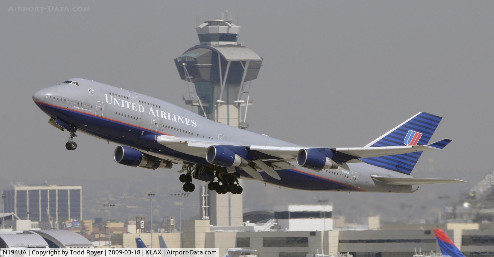 N194UA, 1997 Boeing 747-422 C/N 26892, Departing LAX on 25R