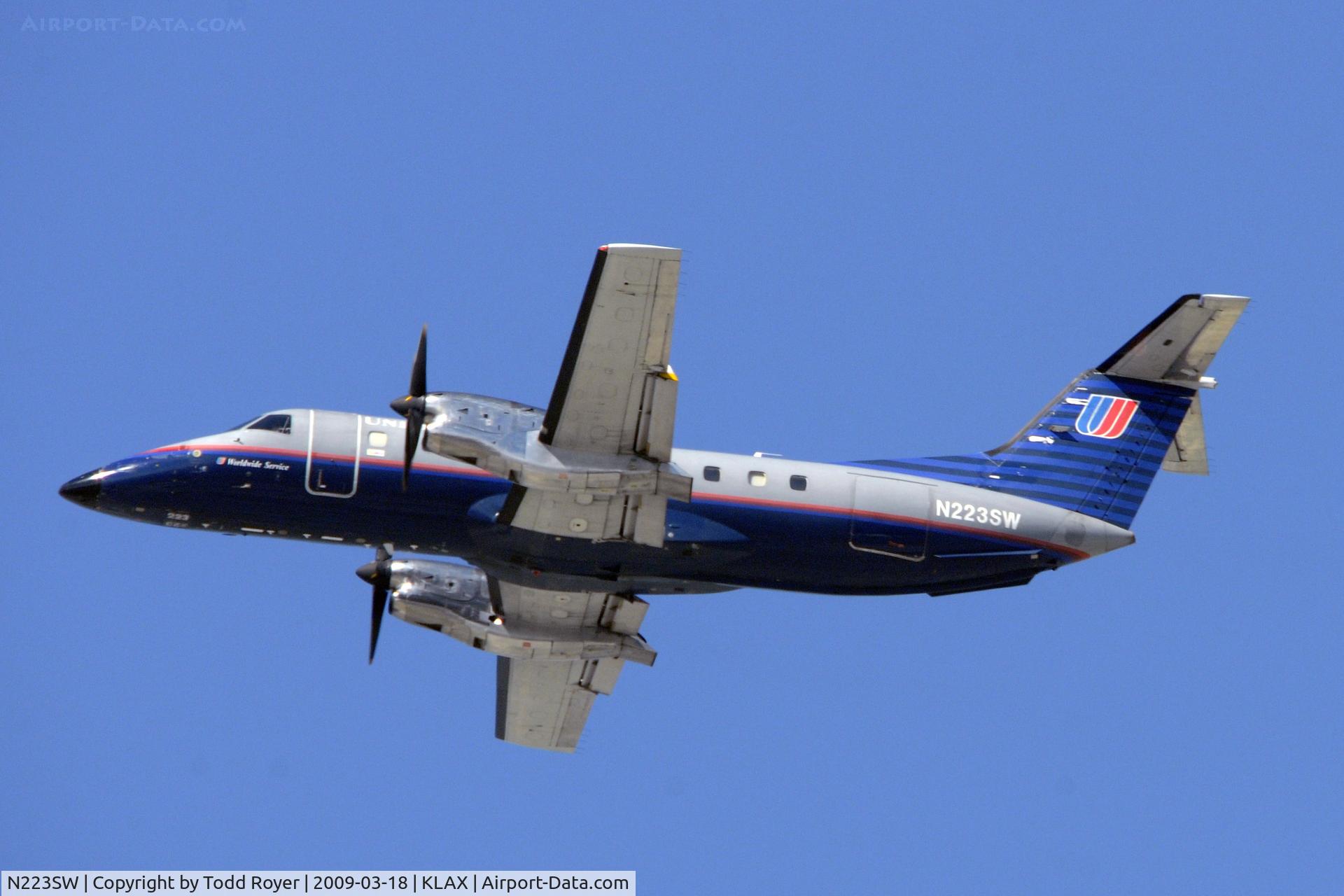 N223SW, 1995 Embraer EMB-120ER Brasilia C/N 120.291, Departing LAX on 25R