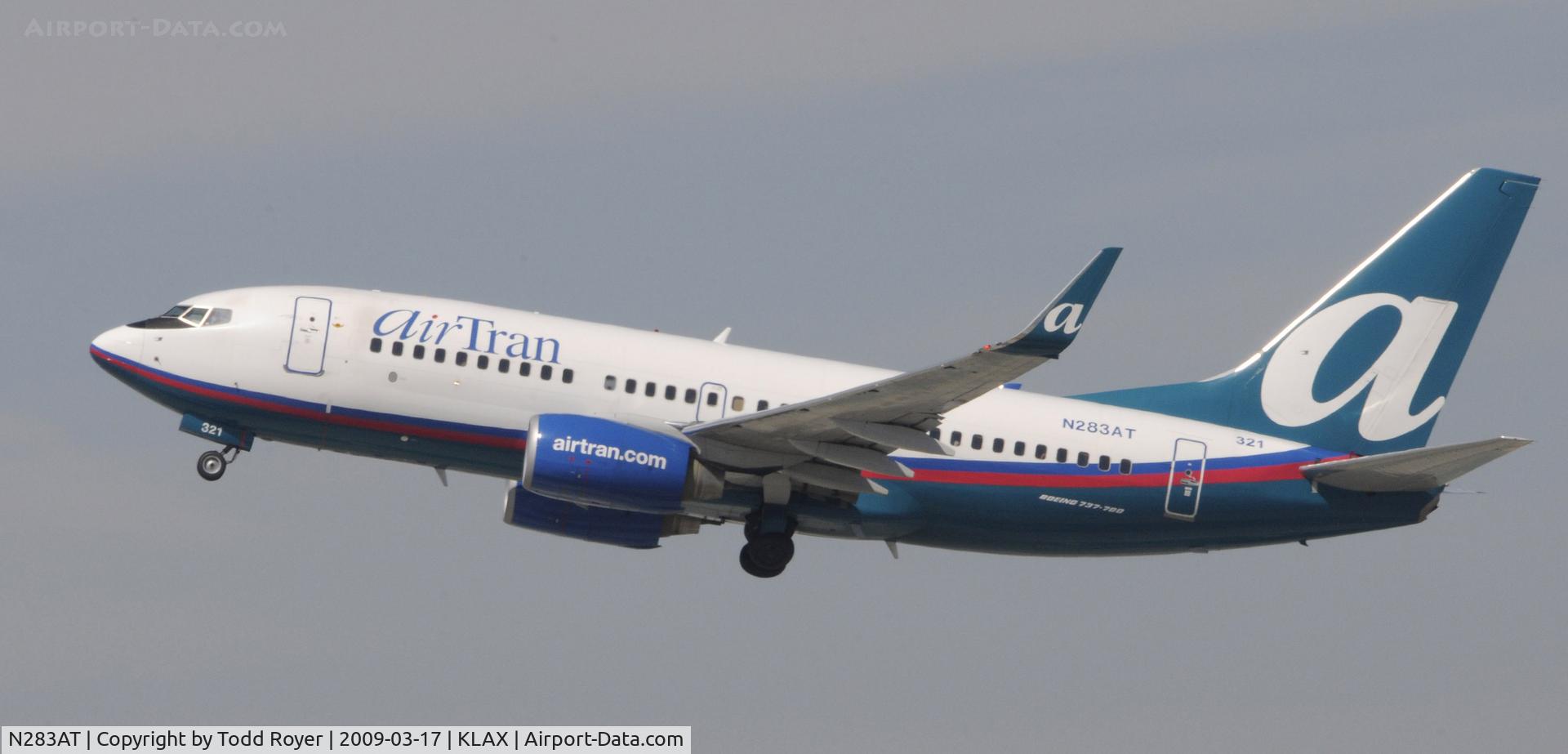 N283AT, 2006 Boeing 737-7BD C/N 34479, Departing LAX on 25R