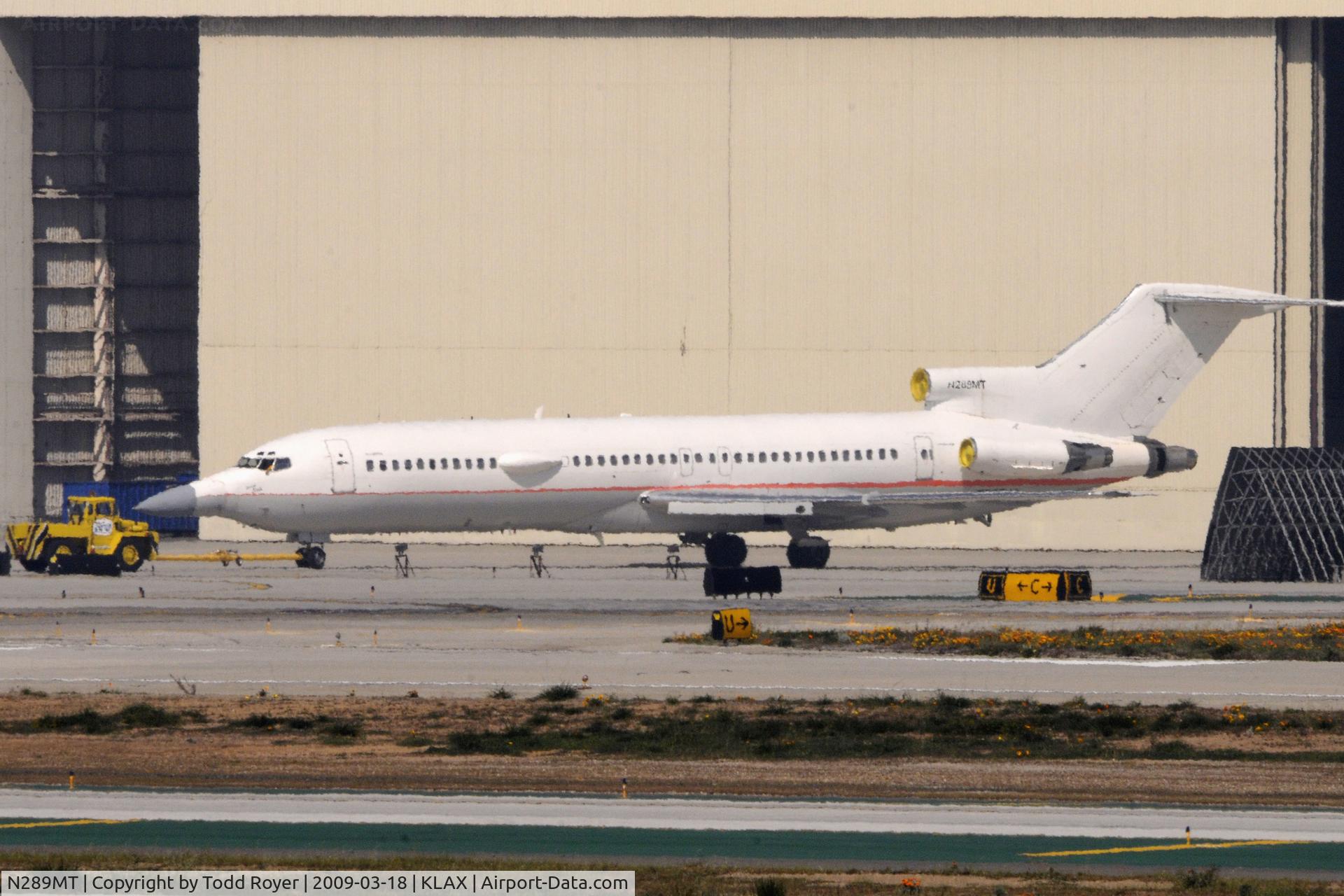 N289MT, 1981 Boeing 727-223 C/N 22467, Getting pushed back into hanger.