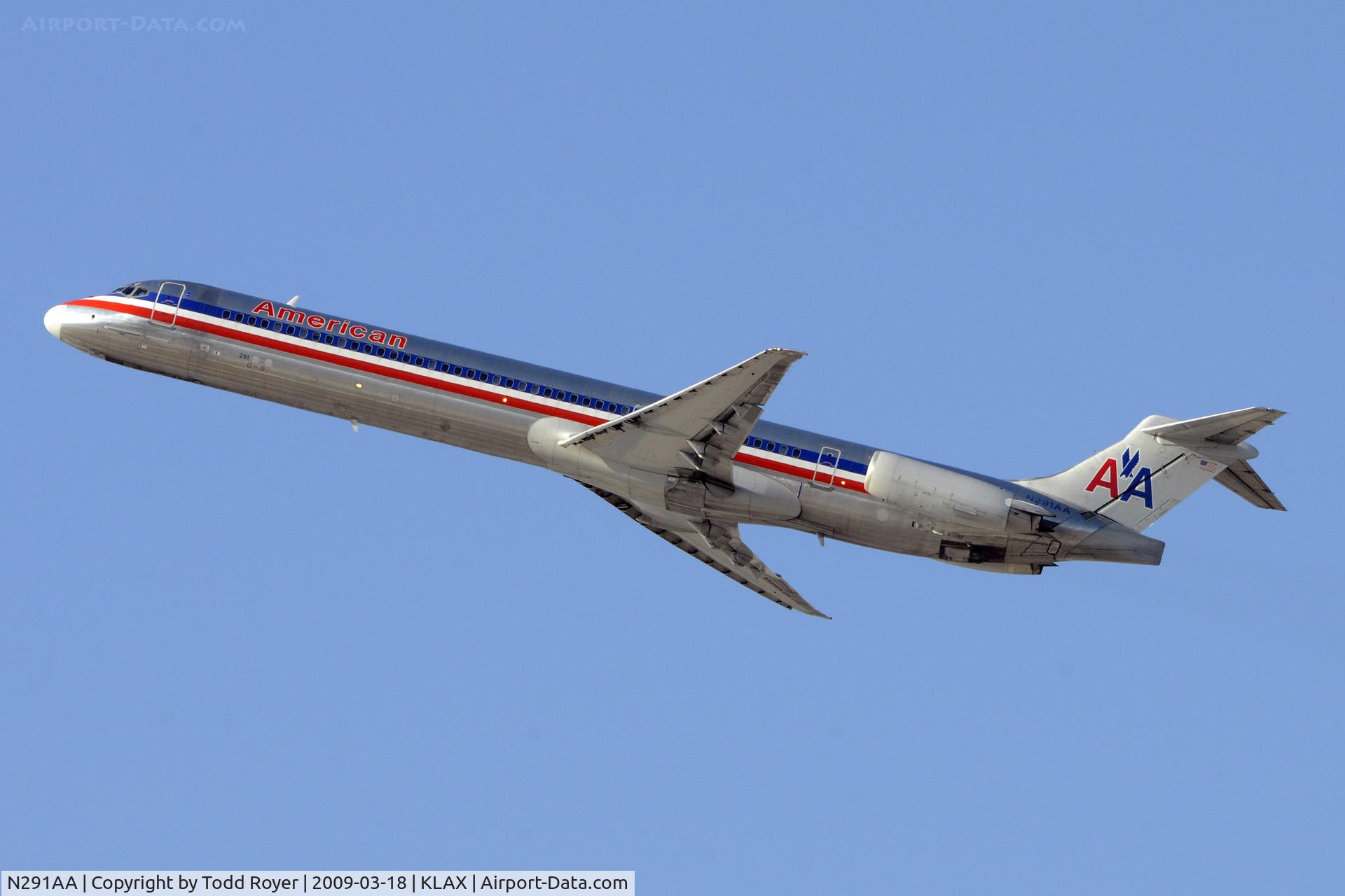 N291AA, 1985 McDonnell Douglas MD-82 (DC-9-82) C/N 49303, Departing LAX on 25R