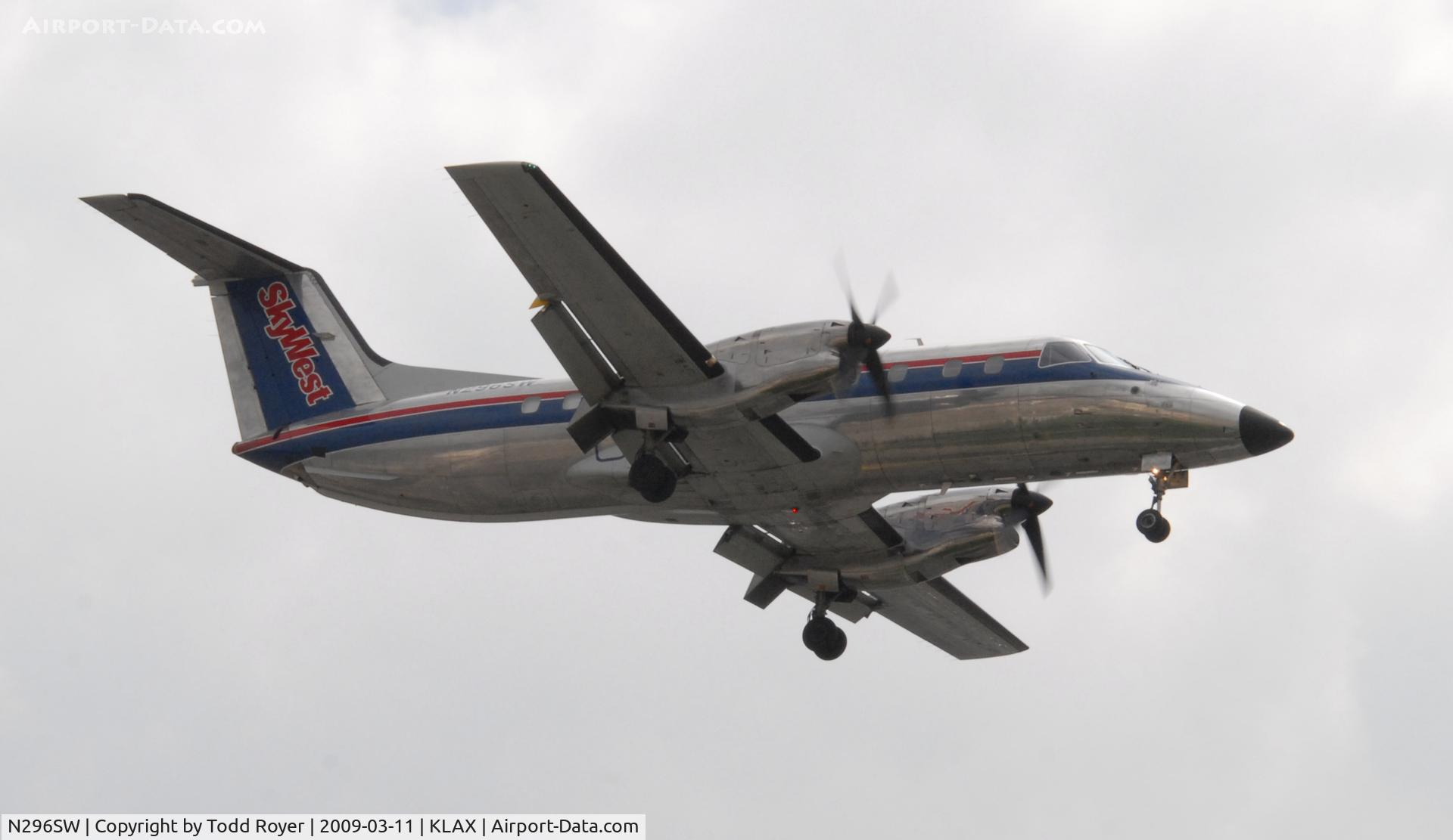 N296SW, 1996 Embraer EMB-120ER Brasilia C/N 120.325, Landing 24R at LAX