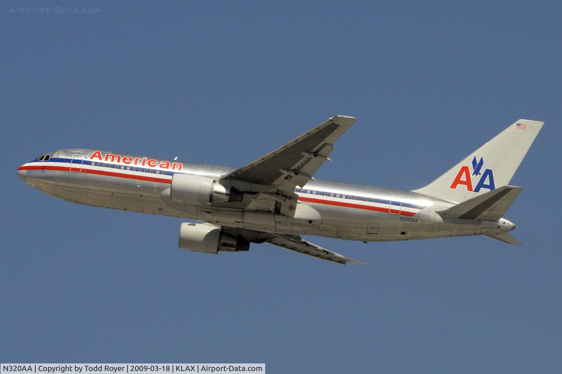 N320AA, 1985 Boeing 767-223 C/N 22321, Departing LAX on 25R