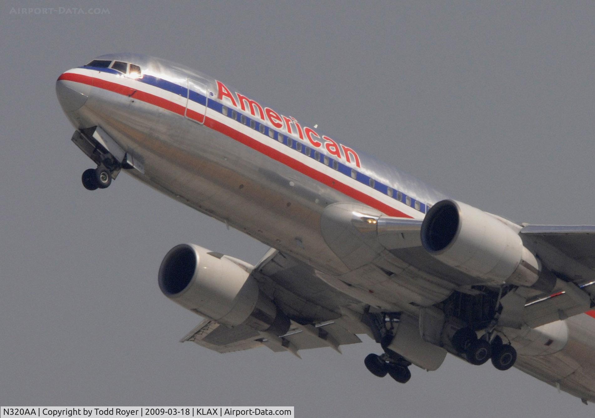 N320AA, 1985 Boeing 767-223 C/N 22321, Departing LAX on 25R