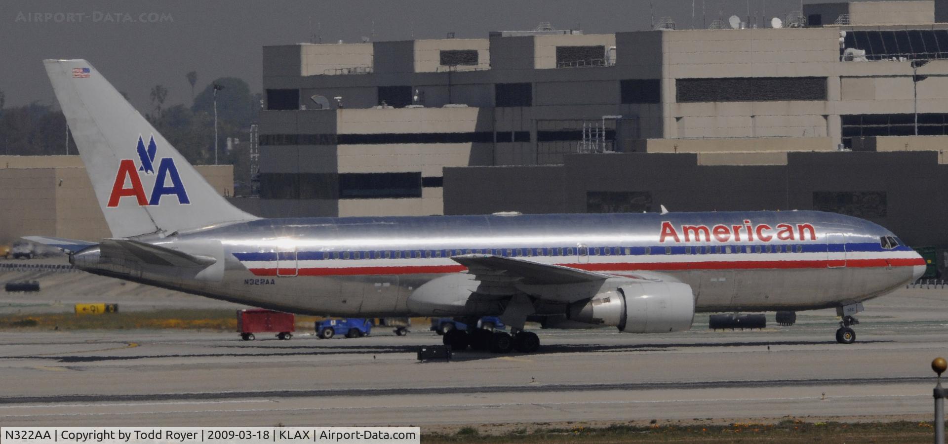N322AA, 1986 Boeing 767-223 C/N 22323, Taxi to gate
