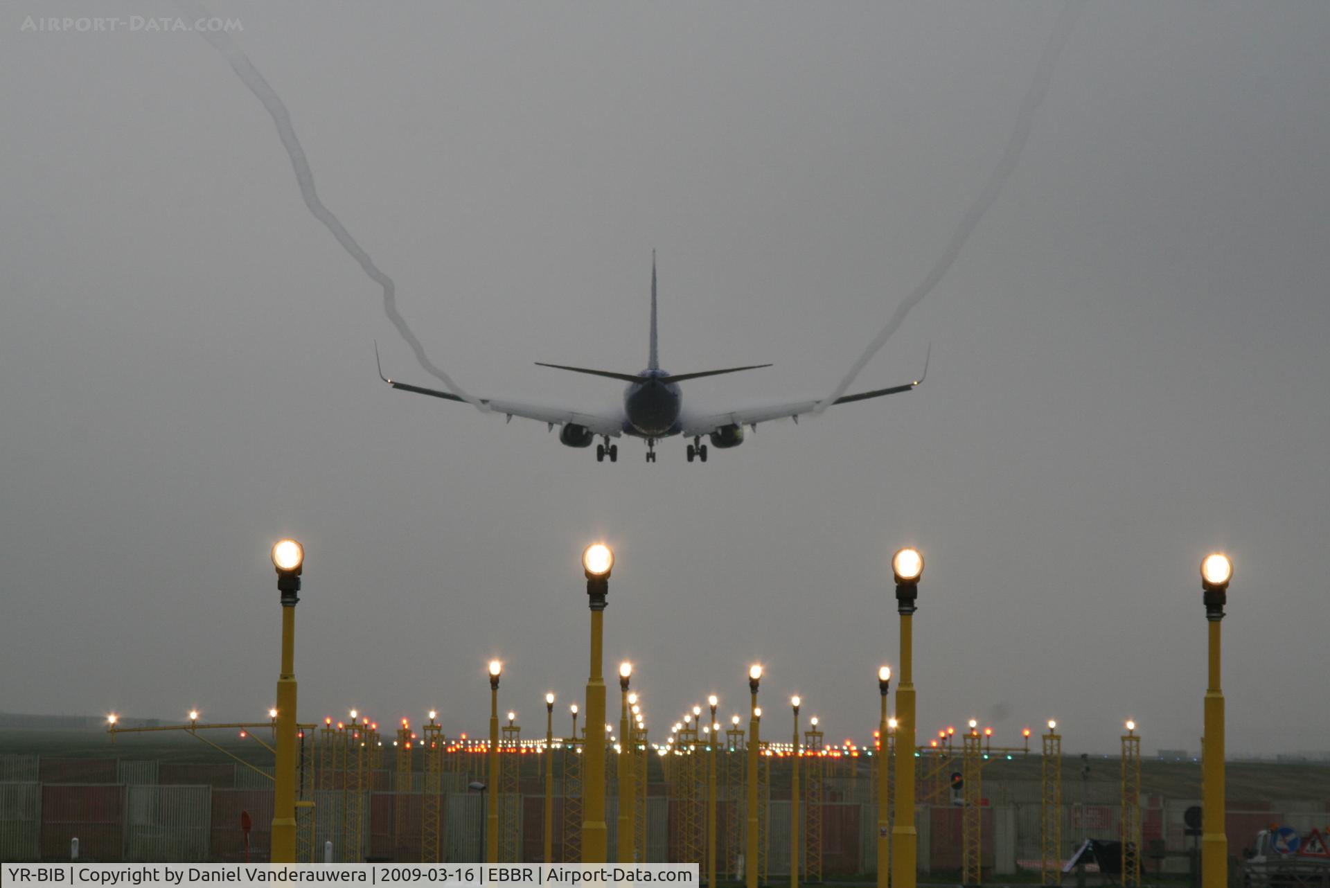 YR-BIB, 2000 Boeing 737-8AS C/N 29926, several seconds before landing on rwy 25L  -  foggy weather