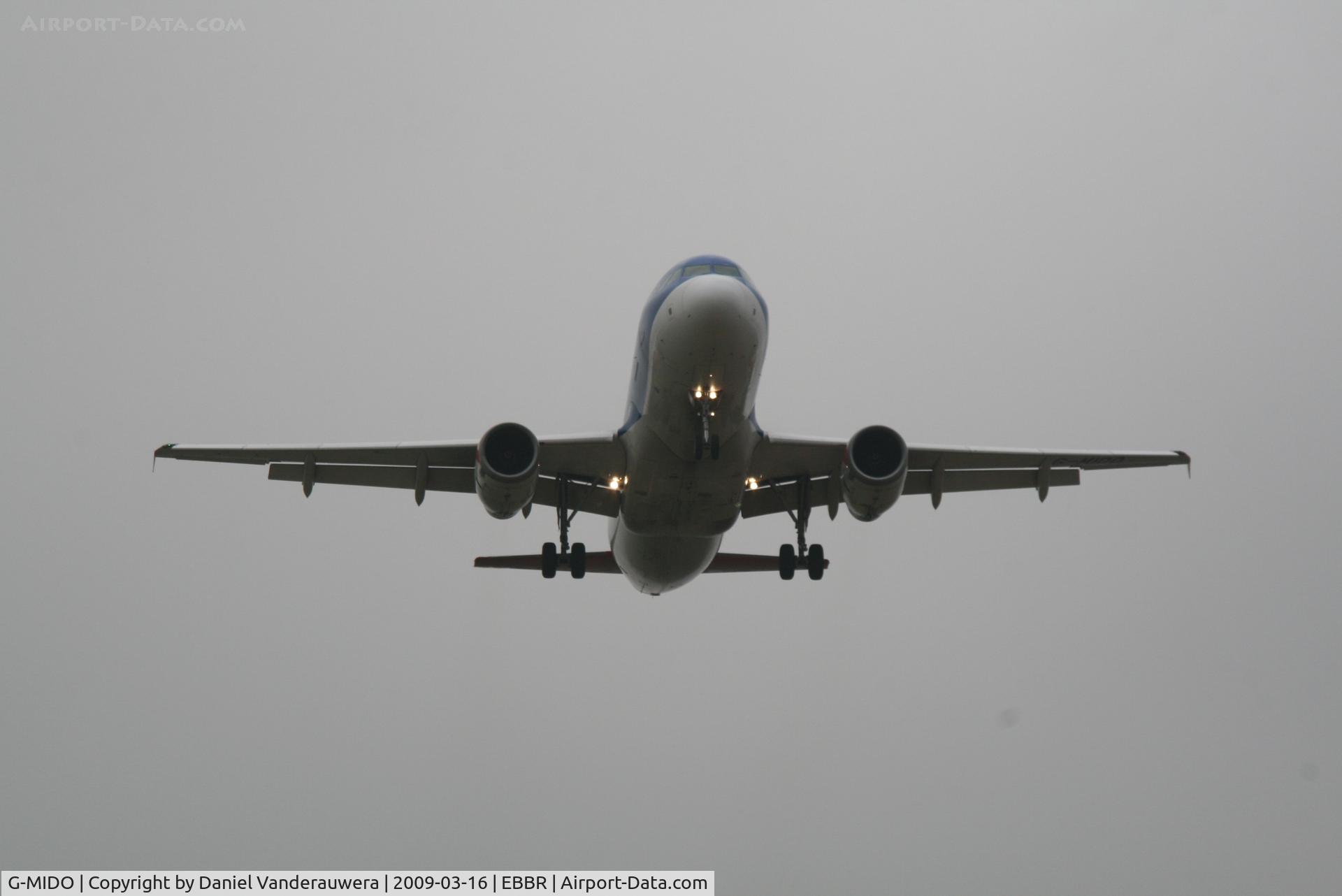 G-MIDO, 2002 Airbus A320-232 C/N 1987, arrival of flight BD145 to rwy 25L - foggy weather