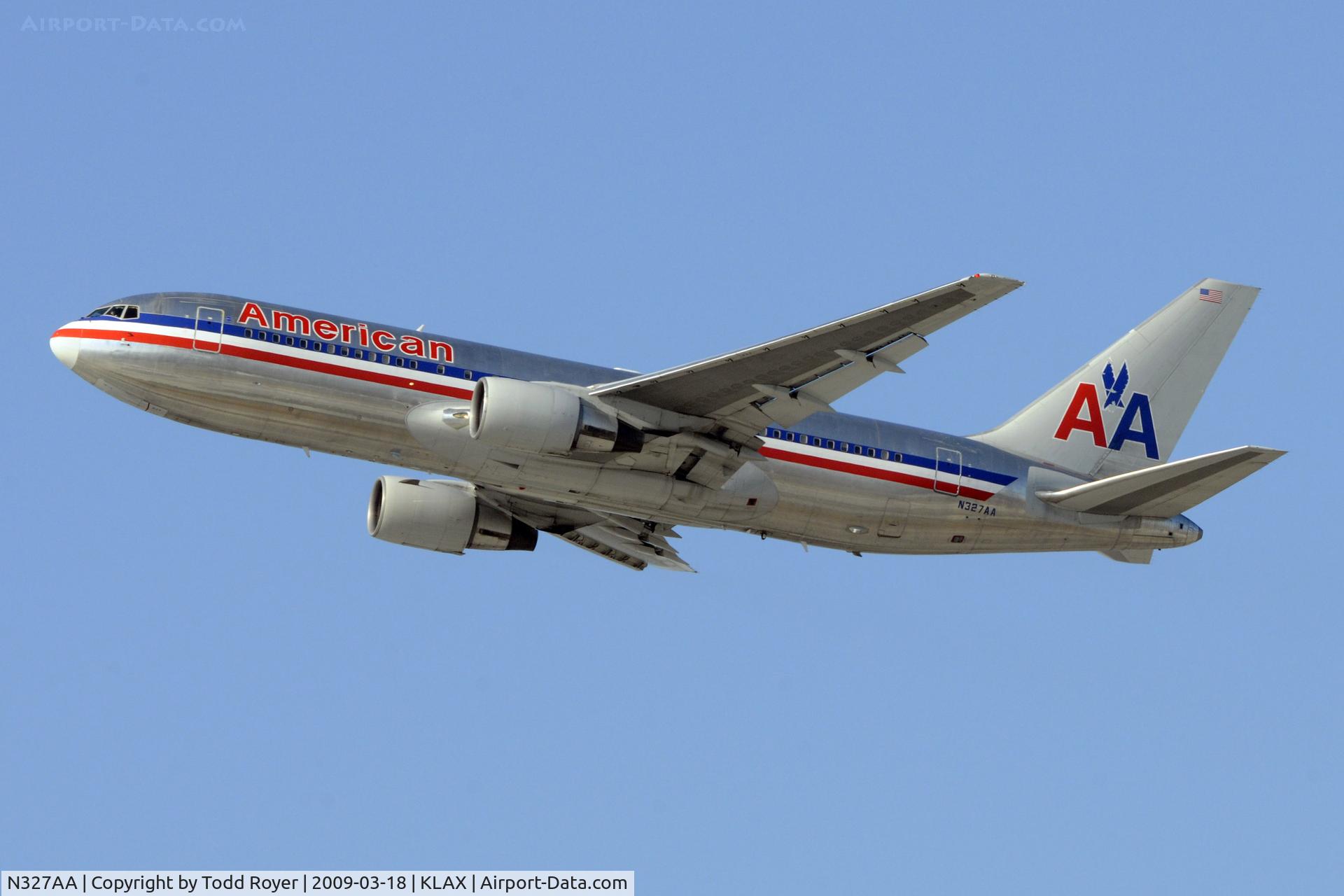 N327AA, 1986 Boeing 767-223 C/N 22327, Departing LAX on 25R