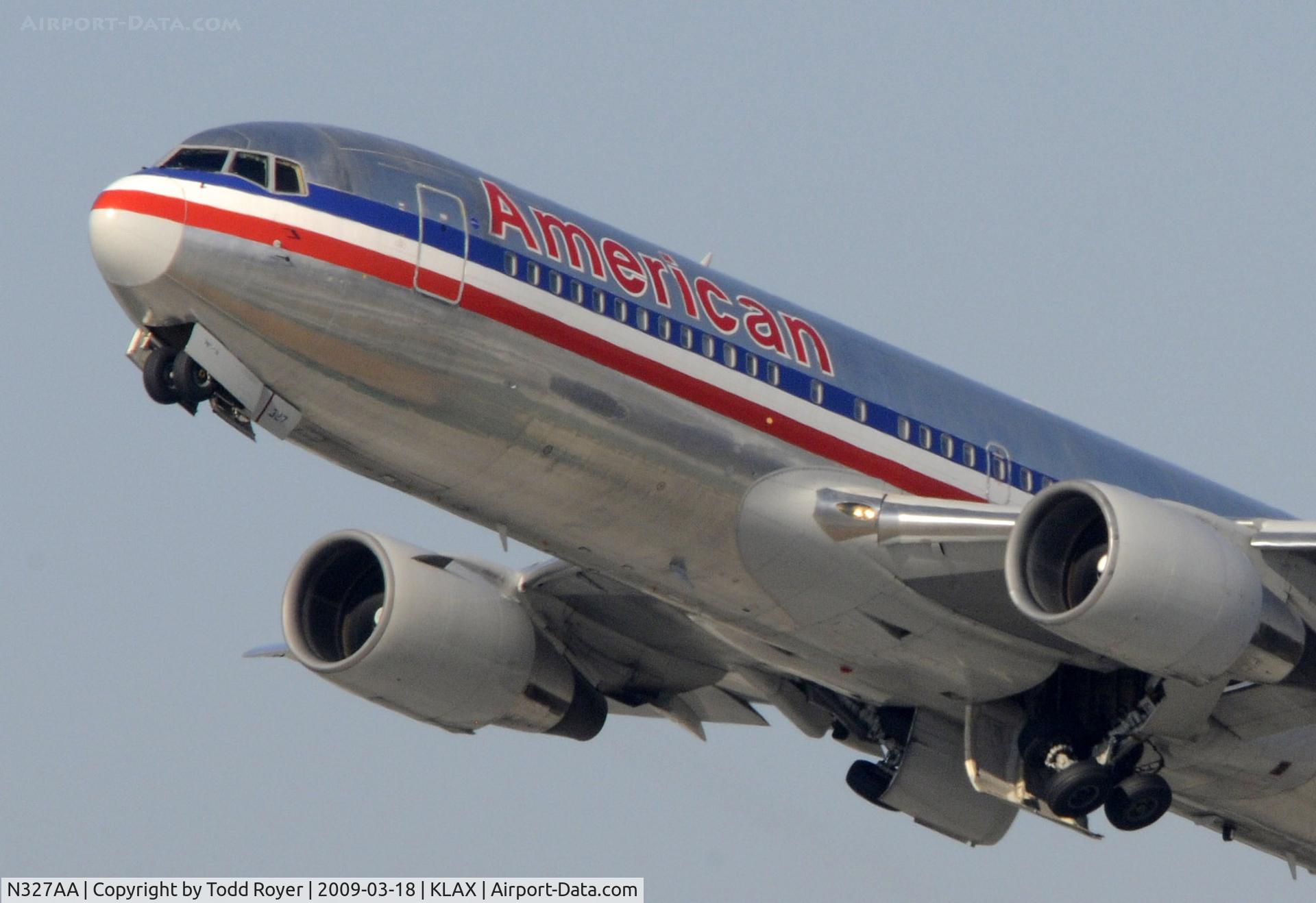 N327AA, 1986 Boeing 767-223 C/N 22327, Departing LAX on 25R