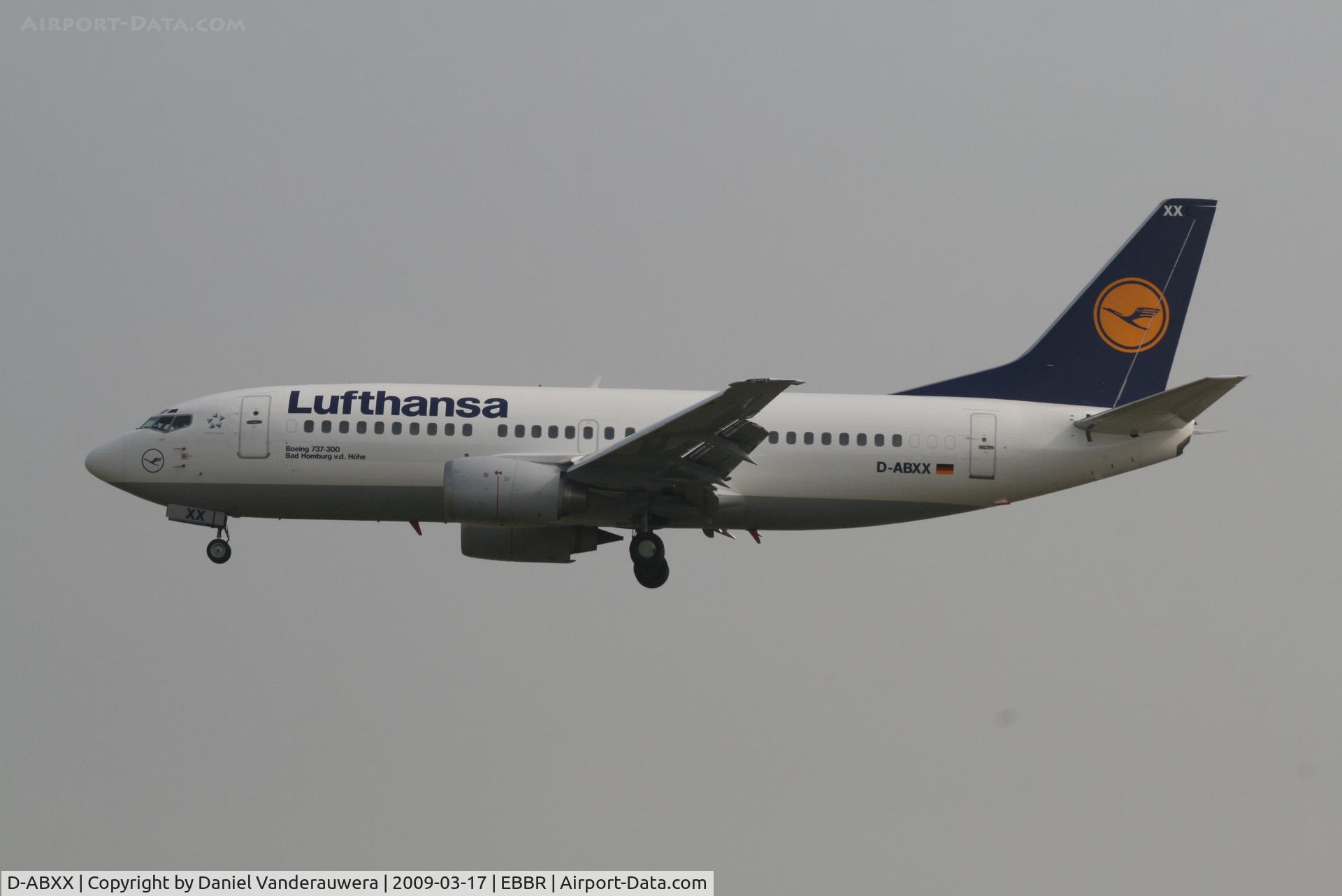 D-ABXX, 1989 Boeing 737-330 C/N 24562, flight LH4576 is descending to rwy 02