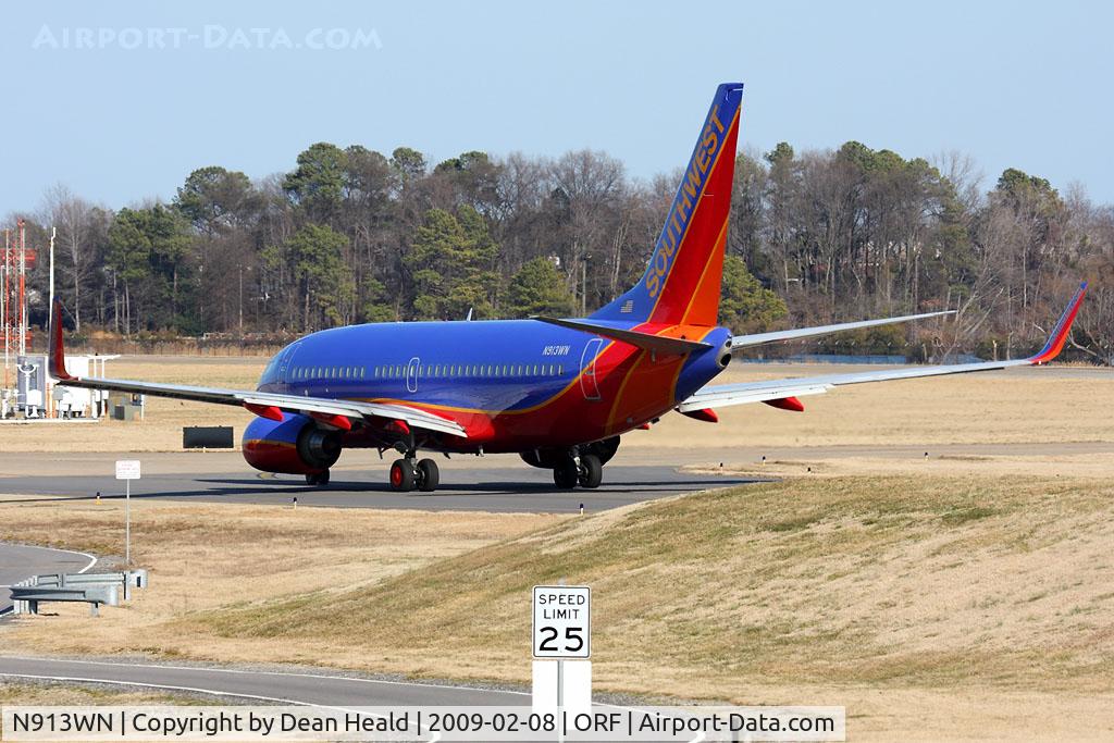 N913WN, 2008 Boeing 737-7H4 C/N 29840, Southwest Airlines N913WN (FLT SWA1065) taxiing to RWY 23 for departure to Baltimore/Washington Int'l (KBWI).