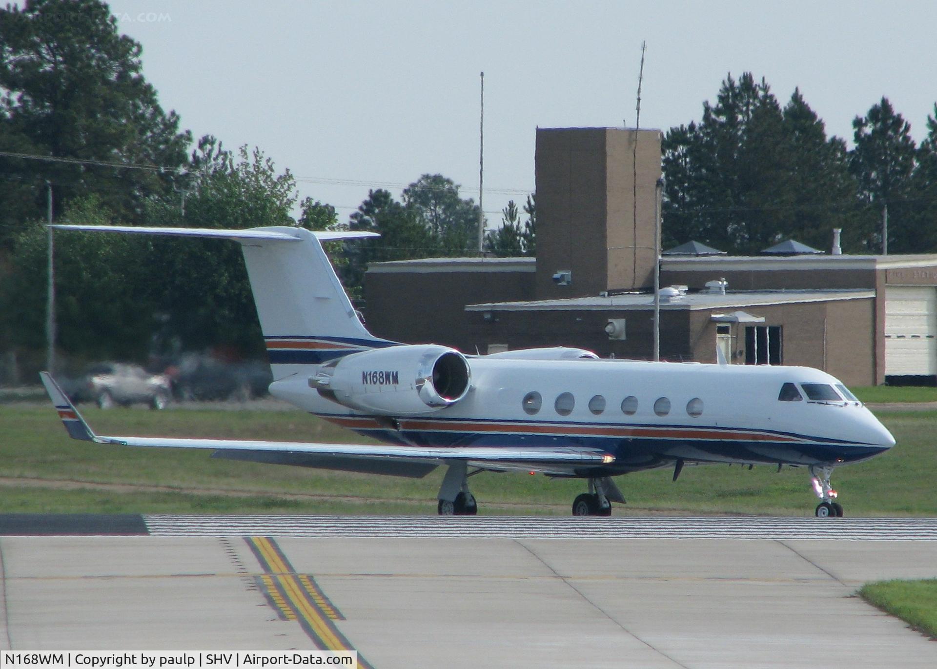 N168WM, 1986 Gulfstream Aerospace G-IV C/N 1002, Turning onto runway 14 for take off  from the Shreveport Regional airport.