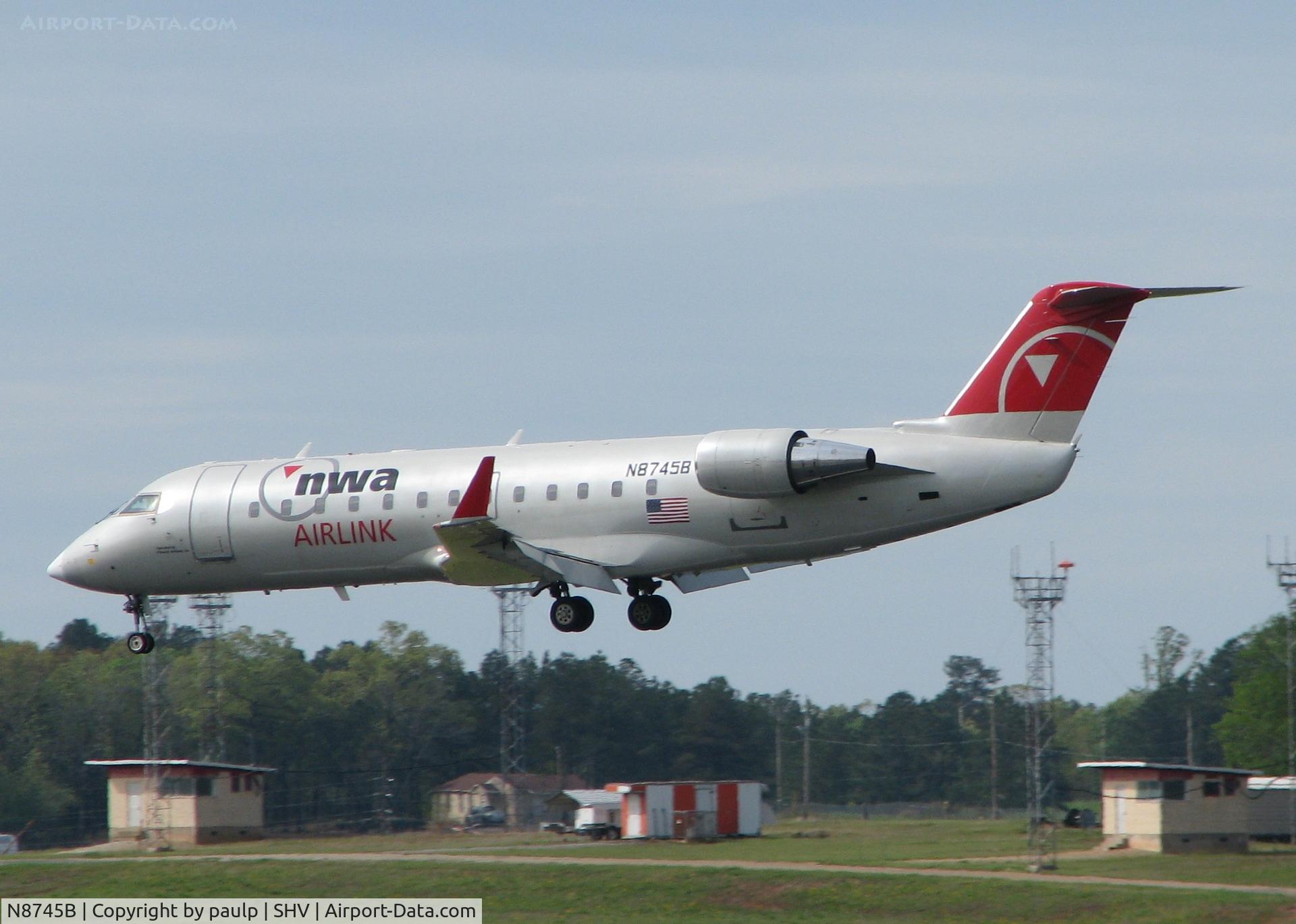 N8745B, 2003 Bombardier CRJ-200 (CL-600-2B19) C/N 7745, Landing on runway 14 at Shreveport Regional.