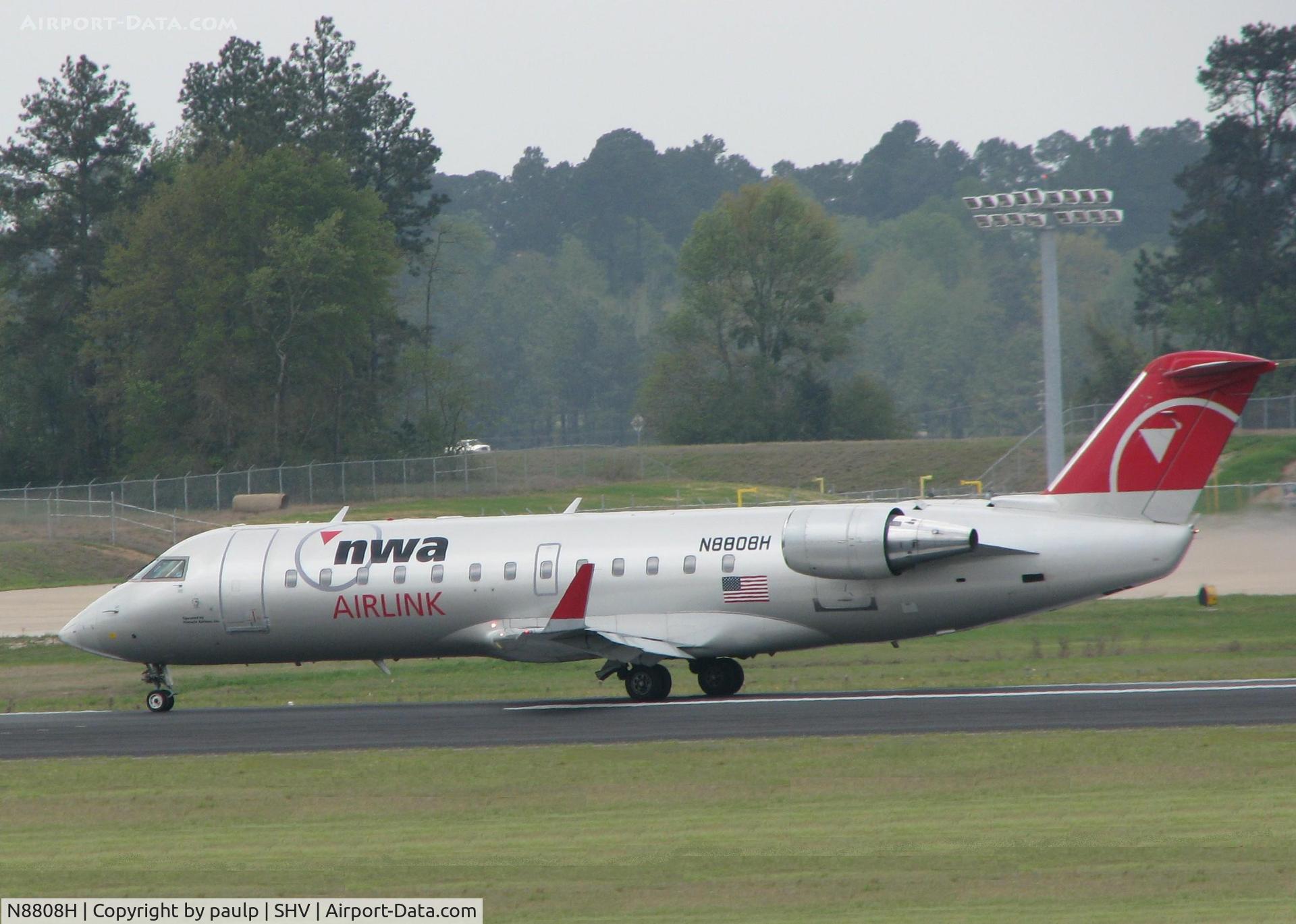 N8808H, 2003 Bombardier CRJ-200 (CL-600-2B19) C/N 7808, About to start rolling down runway 14 at Shreveport Regional.