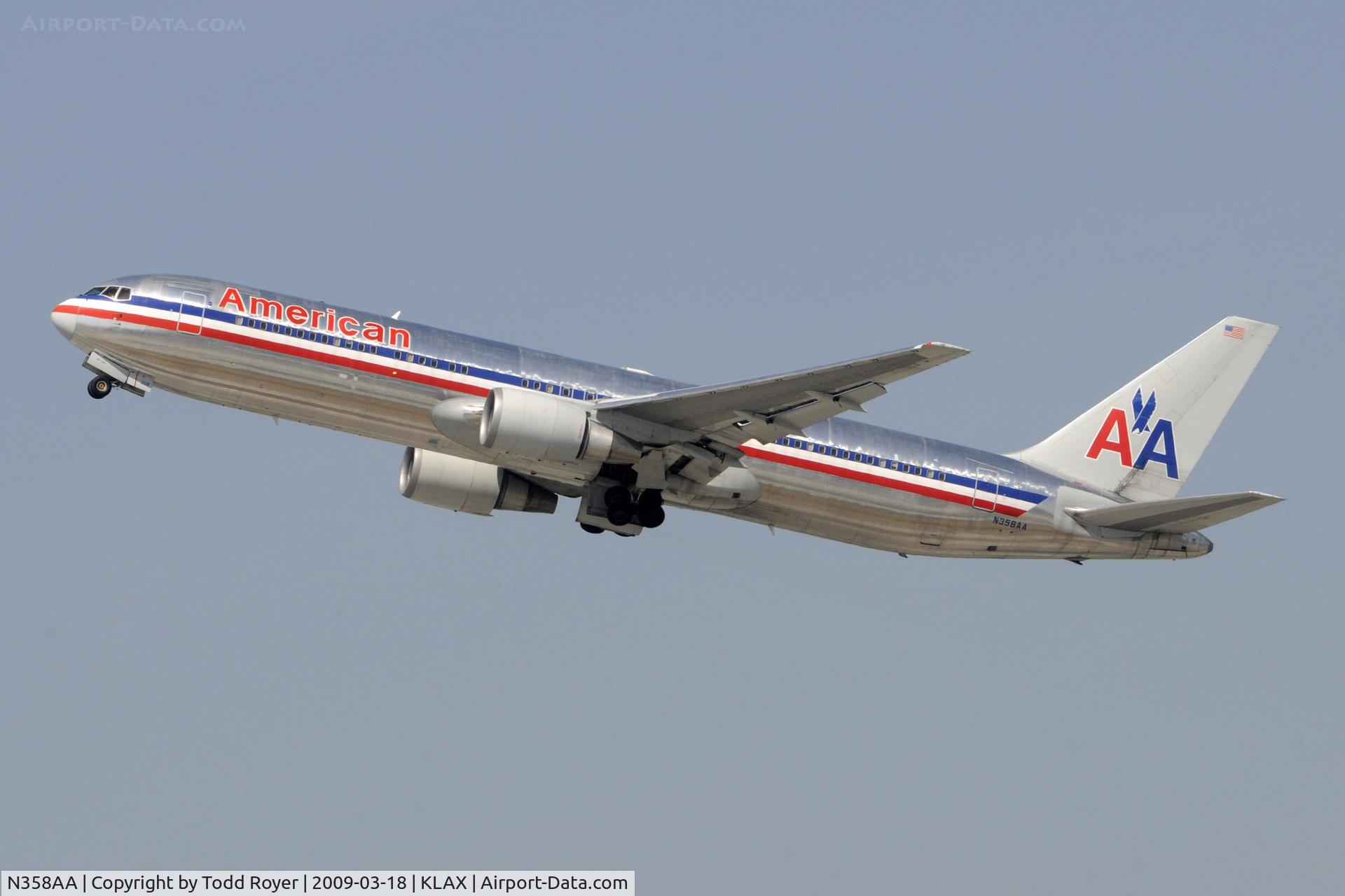 N358AA, 1988 Boeing 767-323 C/N 24039, Departing LAX on 25R