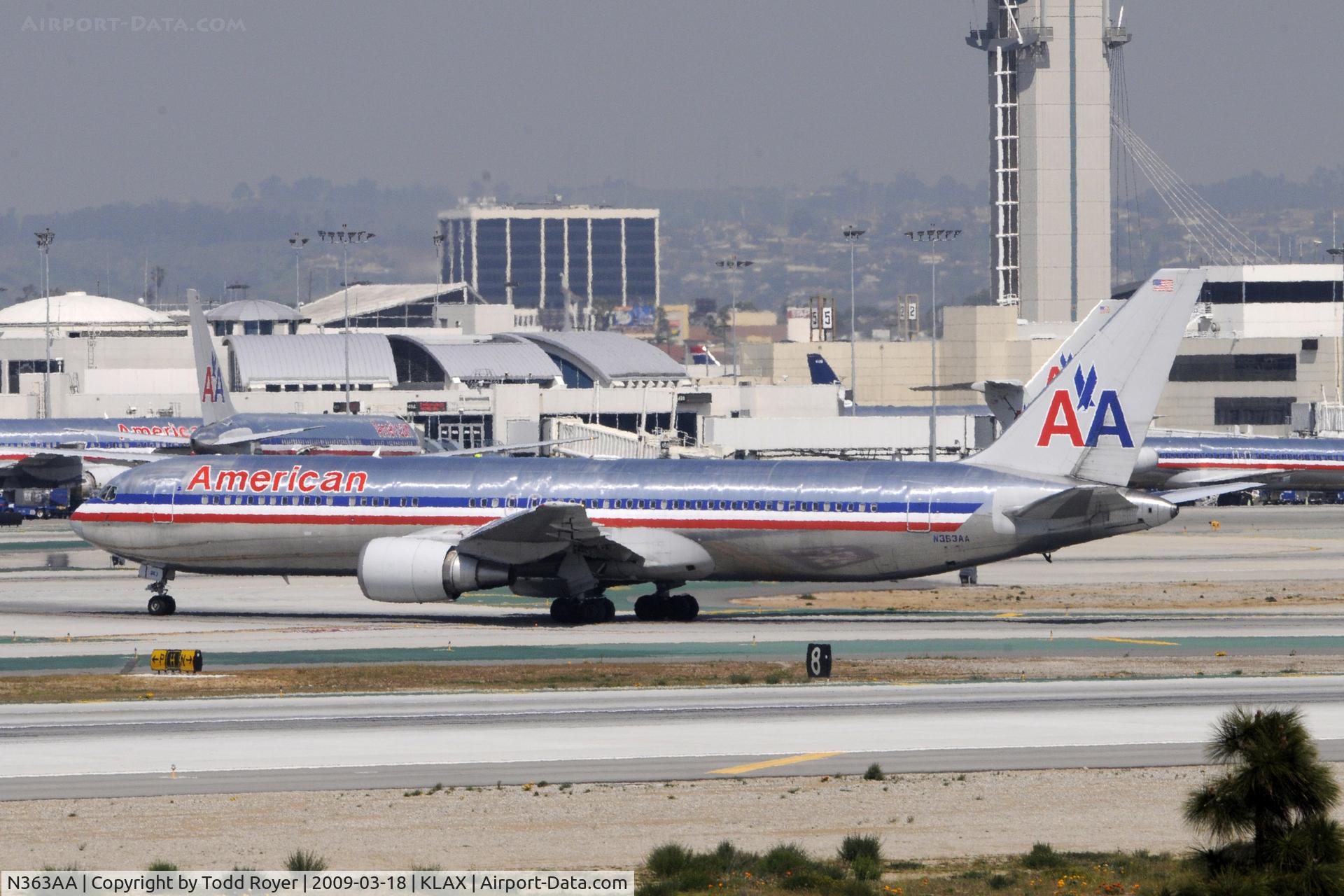N363AA, 1988 Boeing 767-323 C/N 24044, Taxi to gate