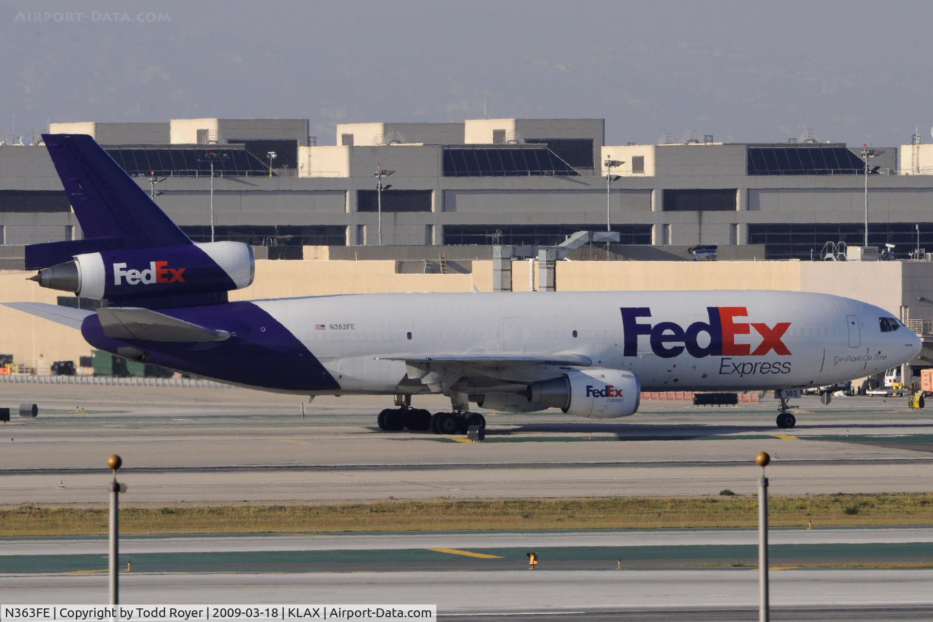 N363FE, 1981 McDonnell Douglas MD-10-10F C/N 48263, Taxi to gate