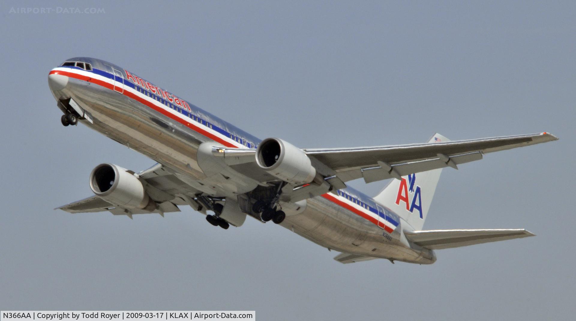 N366AA, 1991 Boeing 767-323/ER C/N 25193, Departing LAX on 25R