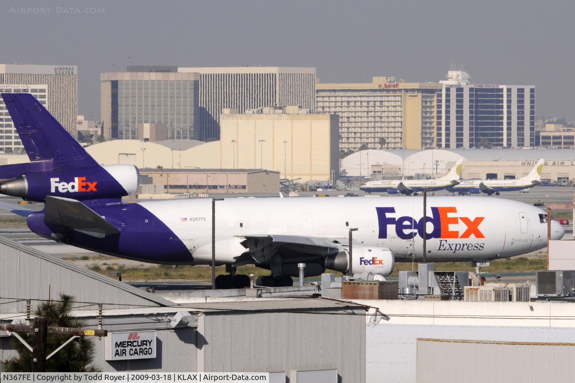 N367FE, 1971 McDonnell Douglas MD-10-10F C/N 46605, Taxi to gate