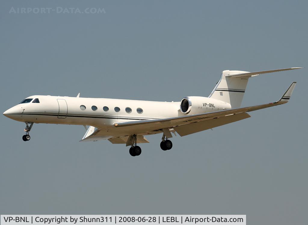 VP-BNL, 2000 Gulfstream G-V C/N 607, Landing rwy 07R