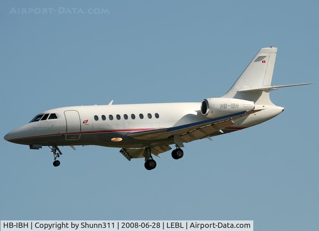 HB-IBH, 1996 Dassault Falcon 2000 C/N 042, Landing rwy 07R