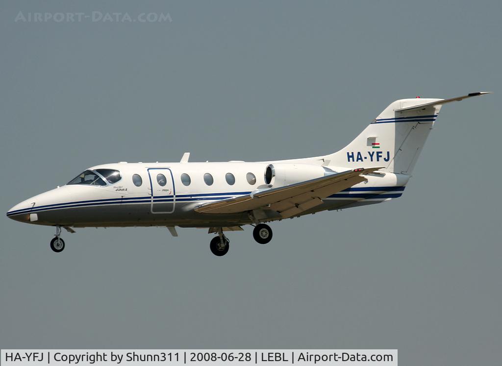HA-YFJ, 1999 Raytheon Beechjet 400A C/N RK-254, Landing rwy 07R