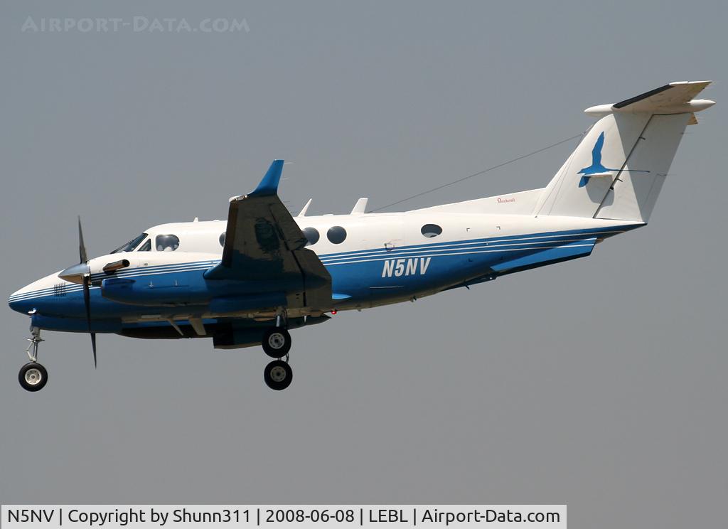 N5NV, 1984 Beech B200 King Air C/N BB-1202, Landing rwy 07R