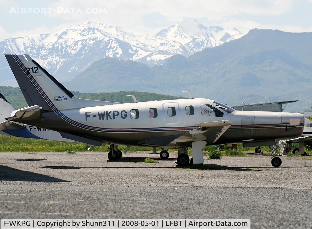 F-WKPG, 1991 Socata TBM-700 C/N 0002, C/n 212 - Apprently stored without engine...