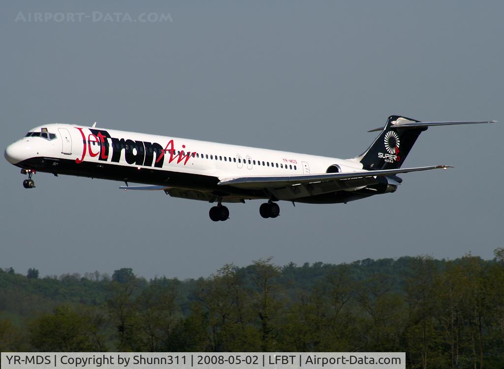 YR-MDS, 1982 McDonnell Douglas MD-82 (DC-9-82) C/N 48098, Landing rwy 02