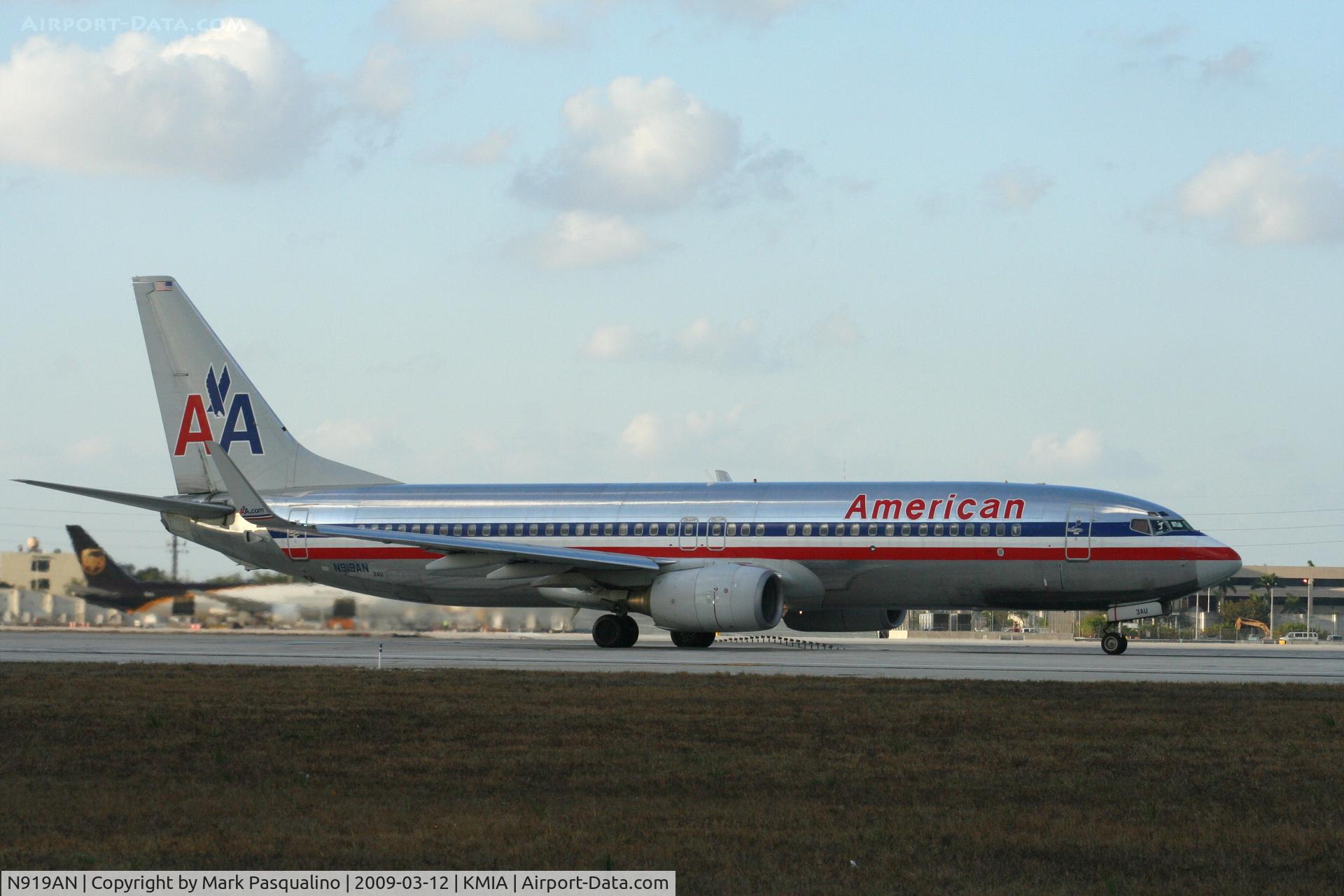 N919AN, 1999 Boeing 737-823 C/N 29520, Boeing 737-800
