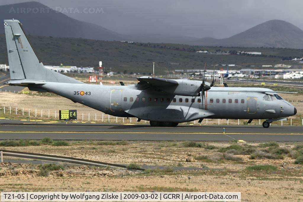 T21-05, 2003 CASA C-295M C/N EA03-05-006, visitor
