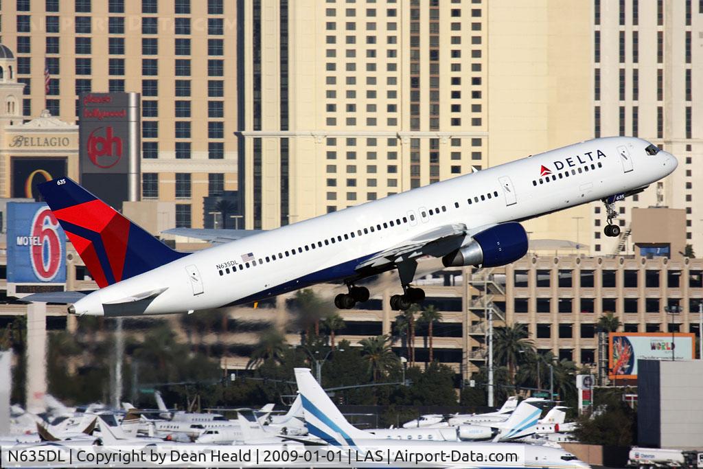 N635DL, 1988 Boeing 757-232 C/N 23762, Delta Air Lines N635DL (FLT DAL9690), now in new colors, climbing out from RWY 1R enroute to Hartsfield-Jackson Atlanta Int'l (KATL). Roll out December 1, 1987, first flight January 7, 1988, delivered to Delta Air Lines on February 3, 1988.